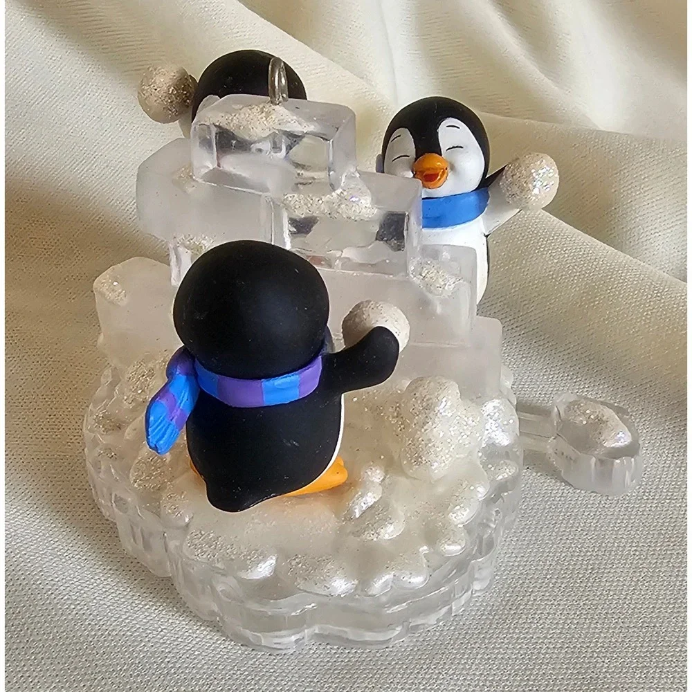VTG Hallmark Penguin Snowball Fight Ornament 2.25in Multi 2005 Keepsake